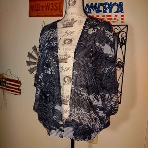 "Logix" women's L, open pull over top/cardigan, Dolman Sleeves